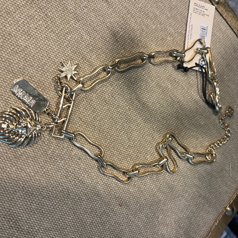 One Edit Charm Necklace Mama